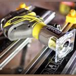 Доп фото Фрезер кромочный аккумуляторный Ryobi R18TR-0 ONE+ (2 фрезы, подсветка, съемная база) №11